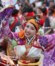 テレビ塔パレード会場部門　入選 笑顔に乾杯 上坂　雅春