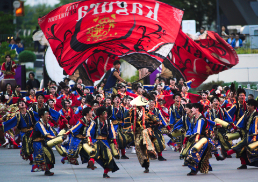 テレビ塔パレード会場部門　入選 主役登場 土赤　幸ニ