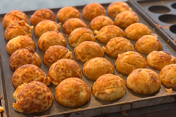 揚げたこ焼きの写真
